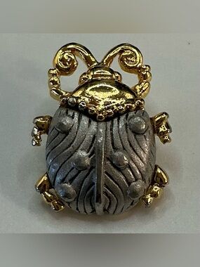 JJ JONETTE GOLD AND SILVER TONE TINY LADYBUG BEETLE BROOCH LAPEL PIN BROOCH